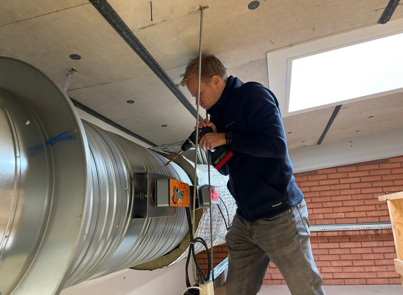 Montering av ventilationskanal på plats
